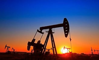 Oil Prices Fall Amid Rising U.S. Inventories and Geopolitical Instability