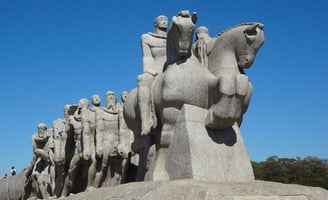 Monumento às Bandeiras