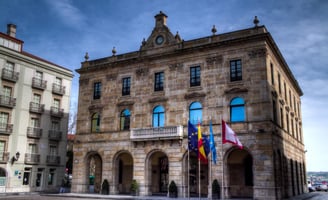 Entrega de documentación en el Ayuntamiento de Gijón para permisos de obra en vivienda