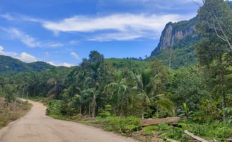 Nam Lot Cave, Chumphon Sawi