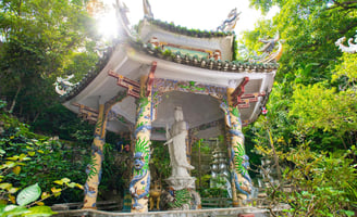 linda foto de gazebo no jardim em danang no vietnã