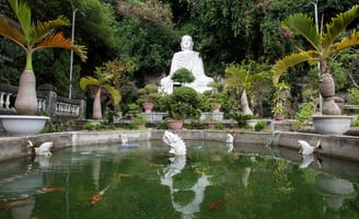 foto do buda no jardim em danang vietnã