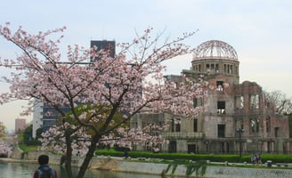 Foto de memorial da paz em Hiroshima, Japão.