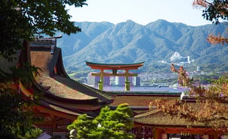 Vista do Torii em Miyajima, Japão.
