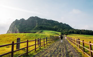 Vista da trilha em Seongsang, Jeju.