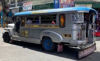vista do jeepney onibus em manila nas filipinas
