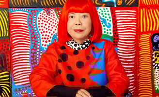 Fotografia da artista Yayoi Kusama