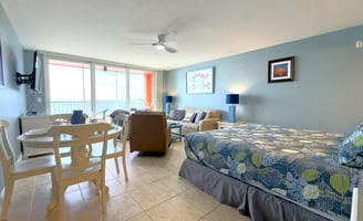 Best vacation rentals views on fort Myers beach best Margaretville and pink shell competitor FMB