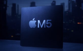 chips M5 apple logo on a black and white box