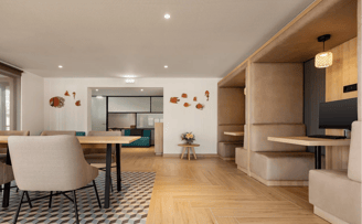 Coworking area with desks and computers at Wyndham Residences Alvor Beach