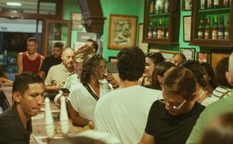 Los tabancos es Jerez son muy frecuentados por sus vinos y los espectáculos de flamenco.