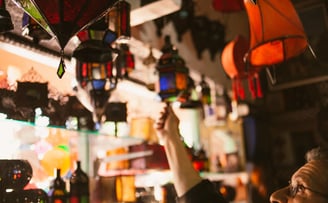 Artesanía y tradición en lámparas y vidrios para decorar casas modernas con gran gusto