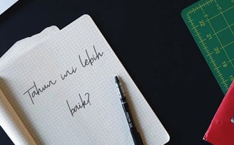 buku tulis dan tulisan refleksi