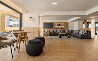 Bar and lounge area at Wyndham Residences Alvor Beach