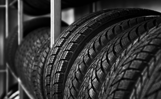 Naujos lengvųjų automobilių padangos lentynose