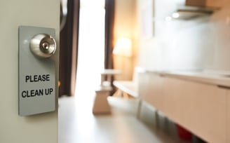 room-service-ménage-cleaning-qualifié-personnel-airbnb