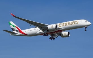Airbus 350 emirates volando 