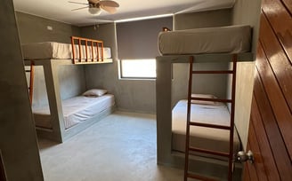 Habitación familiar en La Morada, casa de playa de lujo frente al mar en Punta Sal