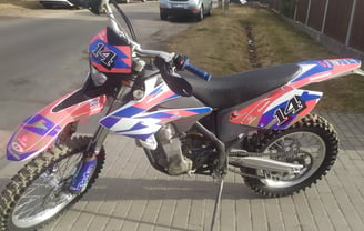Lipdukai motokrosams