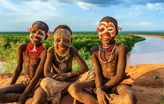 Niños de la tribu Karo en Etiopía