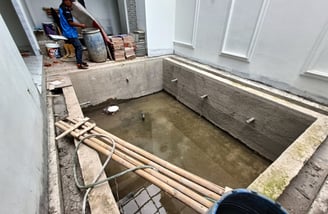 pembangunan kolam renang minimalis dengan struktur beton oleh dayanapool
