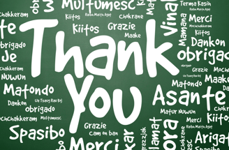 Grüne Tafel mit Thank you in vielen Sprachen.