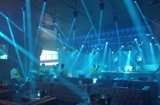 Instalación de luces cabeza movil