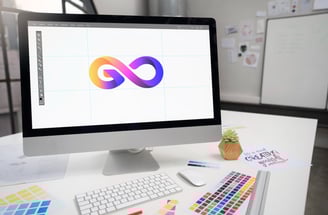 Equipo de oficina de diseño gráfico