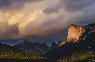 Encour de belles couleurs sur le Grand Chamousset avant le couché du soleil