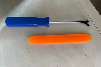 Cliplöser um die Verkleidung im Dacia Dokker zu lösen