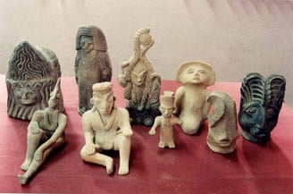 estatuillas misteriosas