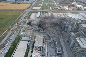 Fireball and thick smoke rising from Gaomi Youdao Chemical plant explosion in Weifang, Shandong
