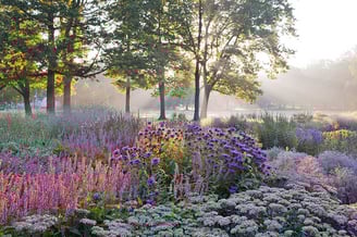 Atmosphärische Bilder von Parks und öffentlichen Gärten