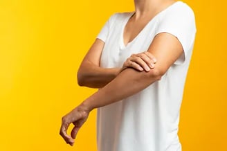 a woman with a white shirt and a white shirt