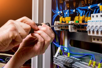 Elektroinstallation Verlegung und Montage in Alt- und Neubau