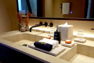desert-rock-resort-cave-suite-bathroom-3