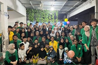 Foto Bersama Panitia, KJMU, dan anak-anak Panti Asuhan Al-Hidayah