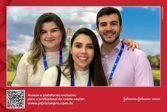Pessoas em fundo gerado com Chroma Key em evento corporativo