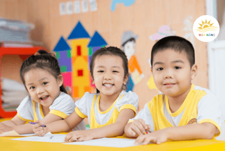 Lớp học nhóm Phát Triển Ngôn Ngữ tại trung tâm Hoa Nắng