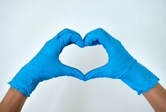 <3