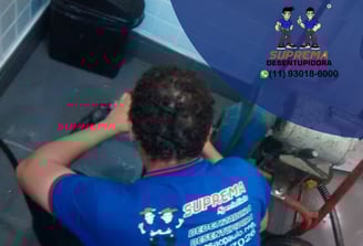 desentupidora de ralos com maquinário