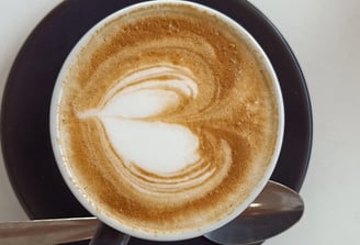 Cappuccino con cuore del Bar Camillo Caffè a Santena