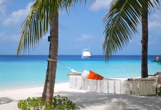 ozen reserve bolifushi beach hammock