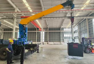 Zory SQS200G-5 8-ton telescopic boom crane lifts 5000kg test weight in factory. Truck/vehicle mounted, demonstrates capacity.