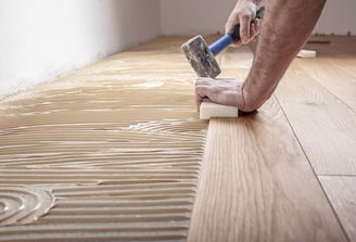 travaux de rénovation avec ponçage de parquet ancien