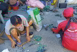 a man and woman are sitting on the ground