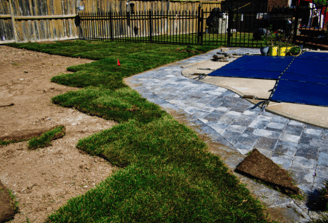 a backyard patio with a blue tarp and a blue tarp