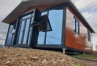 Tiny house posées sur vis de fondation