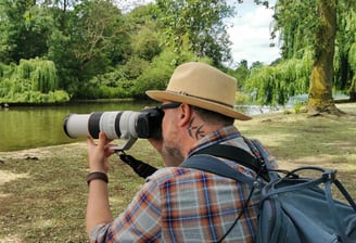 Magnus Andersson photographing birds in Regent's Park.