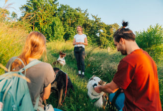 Hundetraining in der Gruppe – Social Walk und Gruppentraining in Göttingen mit Hundeschule Takoda